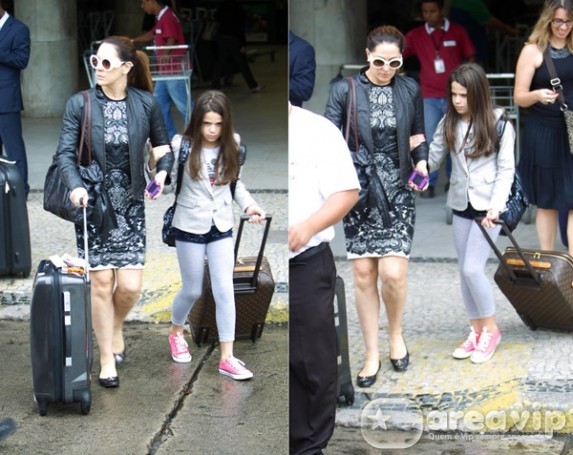 Claudia Raia é clicada em aeroporto com a filha