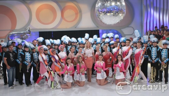 Eliana faz homenagem a cantora Madonna em seu programa