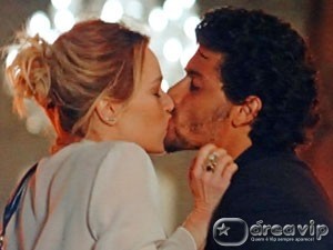 Guerra dos Sexos - Ronaldo beija Juliana