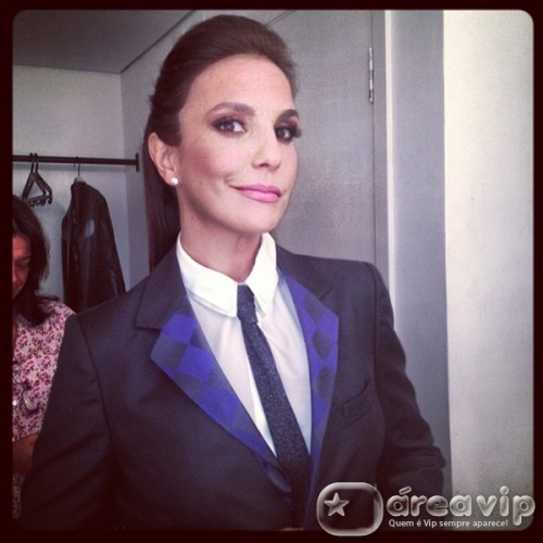 Ivete Sangalo posta foto vestida de CQC