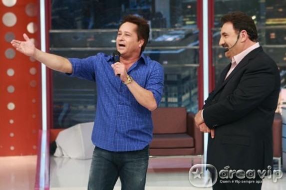Ratinho recebe o cantor Leonardo em seu programa