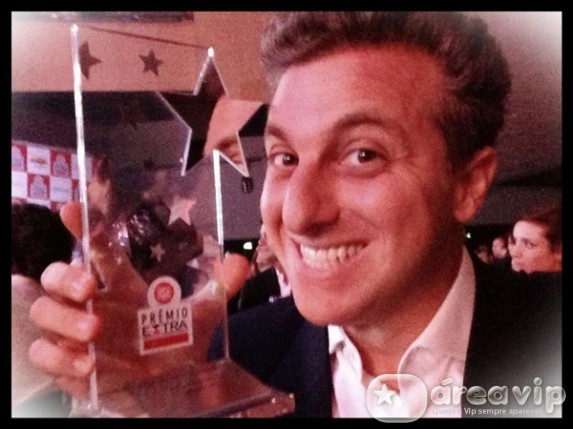 Luciano Huck agradece por prêmio de melhor apresentador