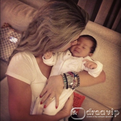 Mirella Santos posta foto com o filho de Dani Souza