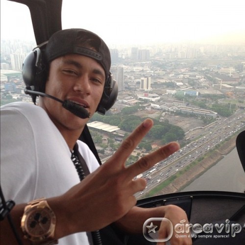 Neymar passeia de helicóptero por São Paulo