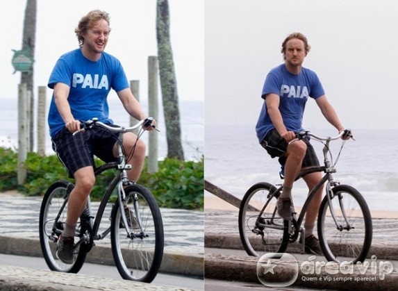 Owen Wilson é clicado andando de bike no Rio de Janeiro