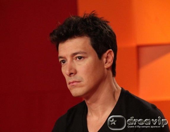 Em meio a demissões, programa diário de Rodrigo Faro não vai sair do papel