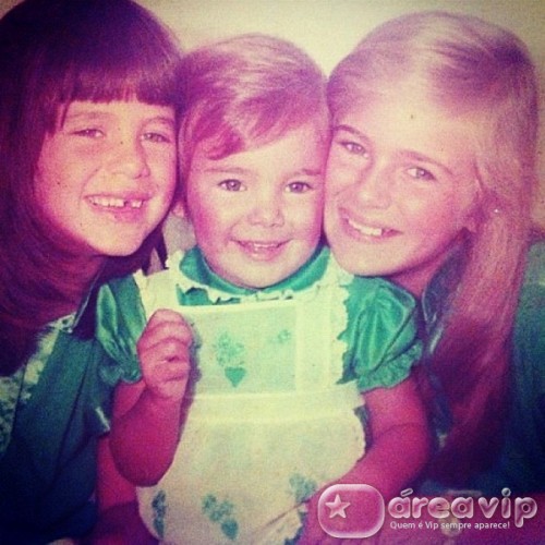 Ticiane Pinheiro posta foto de quando era criança ao lado das irmãs