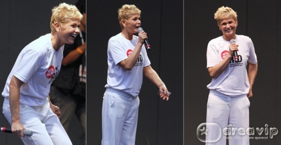 Xuxa participa de manifestação no Rio