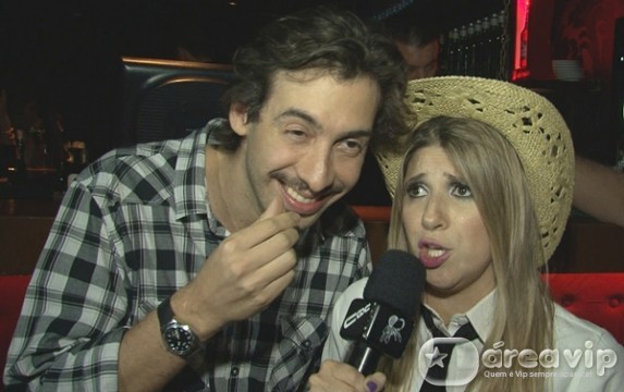 Dani Calabresa assina com a Band