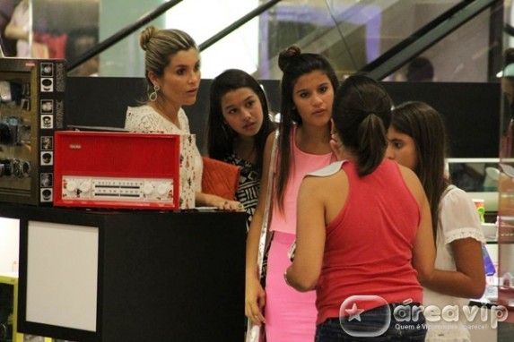 Flavia Alessandra com a filha