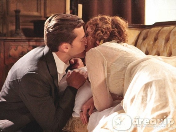 Lado a Lado - Umberto beija Constância