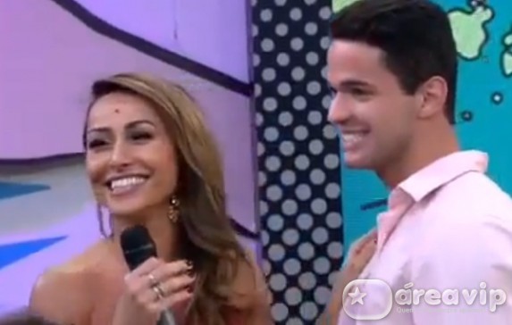 Sabrina Sato beija o vencedor do quadro ‘Eu preciso de um companheiro’ – Veja o vídeo!
