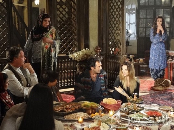 Bianca e Zyah são desmascarados por Farid