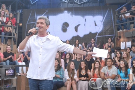 Serginho Groisman comemora 12 anos de ‘Altas Horas’