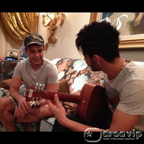 Gusttavo Lima posta foto com Zezé di Camargo