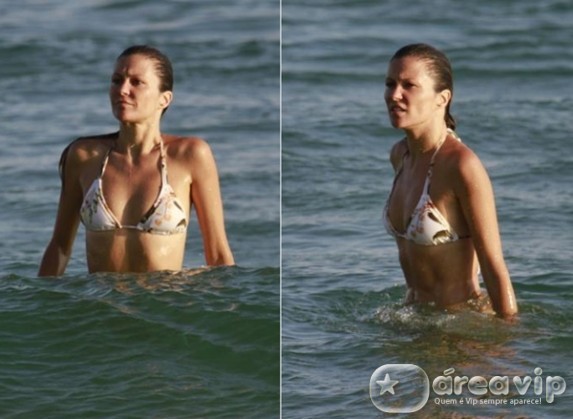 Ellen Jabour é clicada em praia carioca