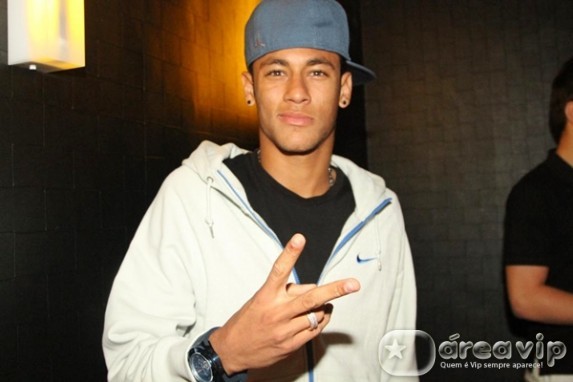 Neymar diz que não gosta de ver Bruna Marquezine de biquíni na novela
