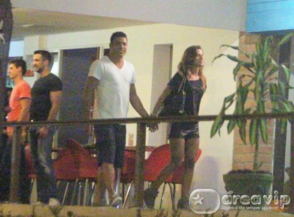 Ronaldo e Paula Morais almoçam e jantam juntos em restaurante