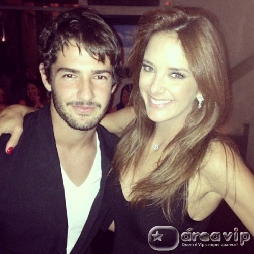 Ticiane Pinheiro posta foto com Alexandre Pato