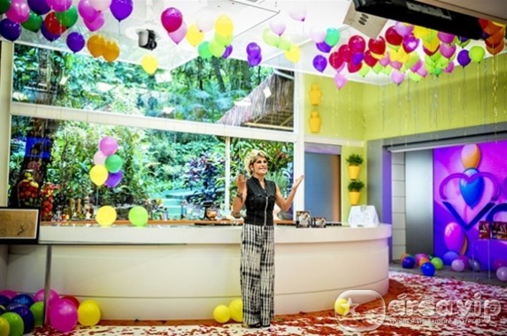 Ana Maria Braga ganha festa surpresa para comemoração de seu aniversário