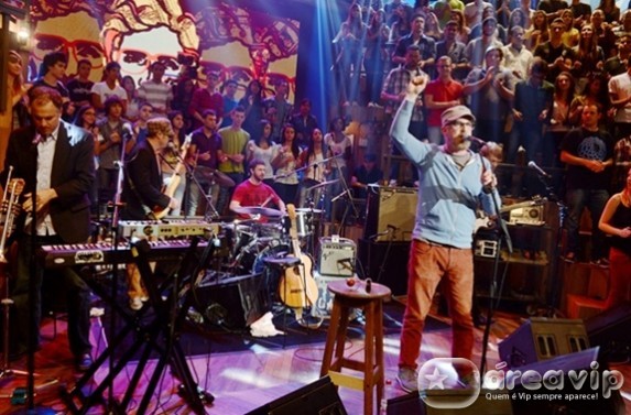 Banda internacional Cake participa do ‘Altas Horas’