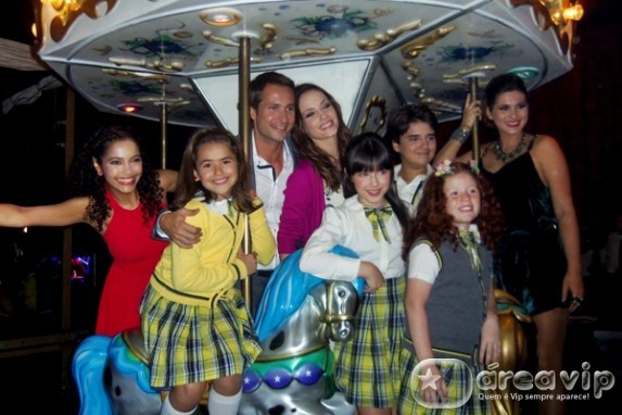 Larissa Manoela - Durante Evento com Elenco de Carrossel. Circo