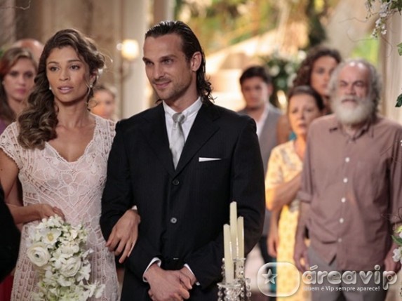 Flor do Caribe - Chico pede para Ester nao se casar com Alberto