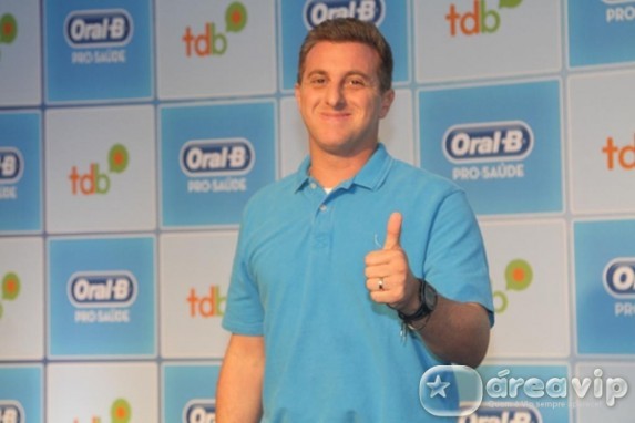 Luciano Huck dá piti com repórter