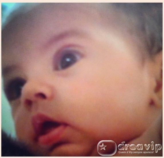 Shakira posta foto do filho