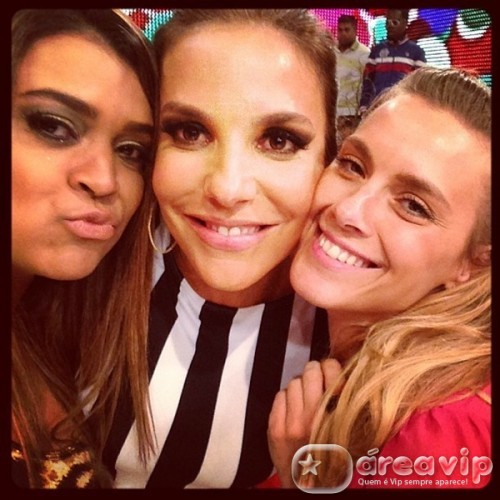 Preta Gil, Ivete Sangalo e Carolina Dieckmann posam juntas
