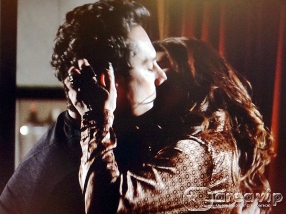 Salve Jorge - Stenio e Helo se beijam