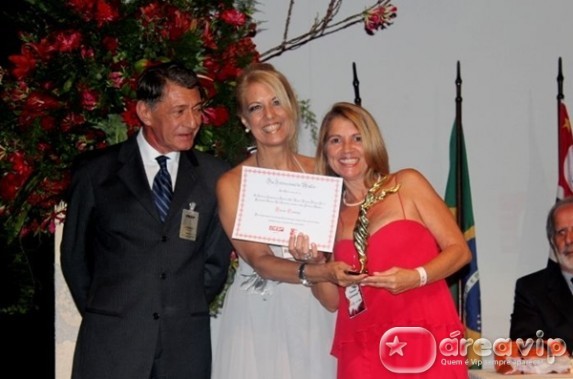 Tássia Camargo recebe Prêmio Excelência Mulher 2013