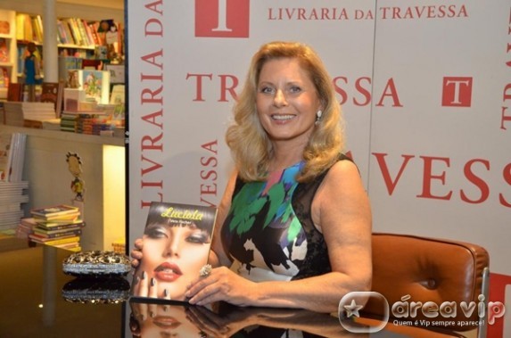 Vera Fischer lança livro no Rio de Janeiro