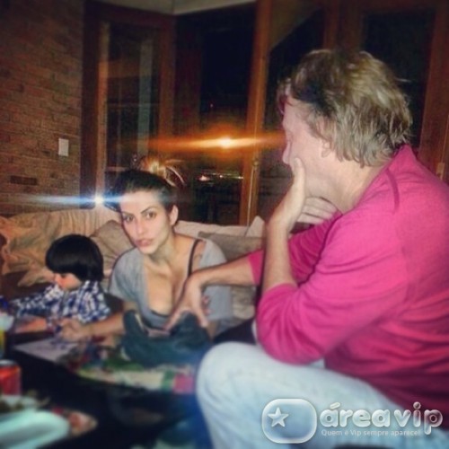 Cleo Pires posta foto com Fabio Jr. e o irmão Záion