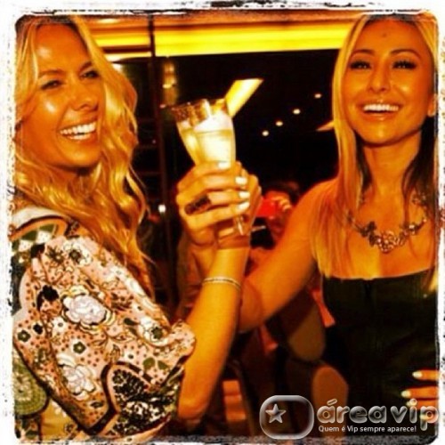 Sabrina Sato parabeniza Adriane Galisteu