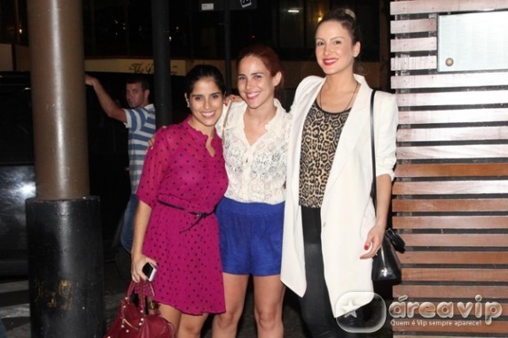 Claudia Leitte e Wanessa jantam juntas no Rio