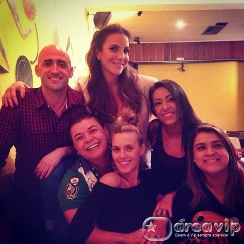 Ivete com amigos