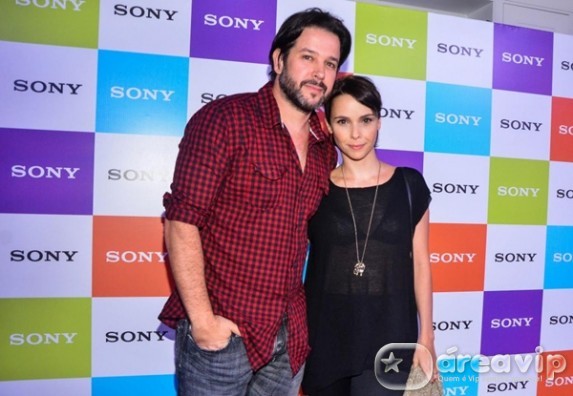 Murilo Benício foge de coletiva para não falar da crise com Débora Falabella