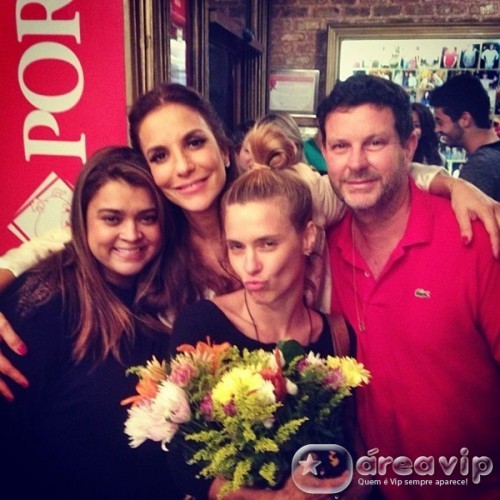 Ivete Sangalo janta com Carolina Dieckmann e Preta Gil