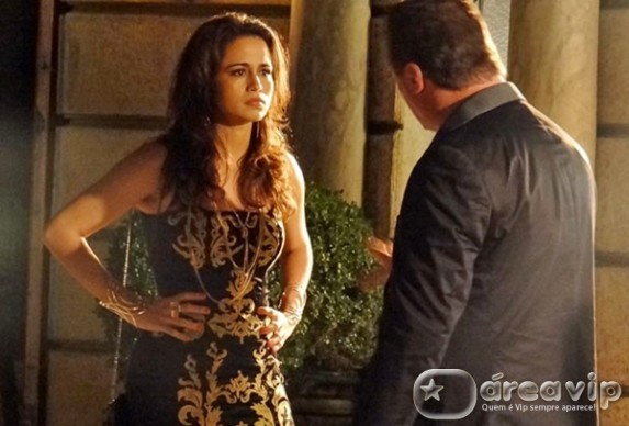 Salve Jorge - Morena discute com Russo