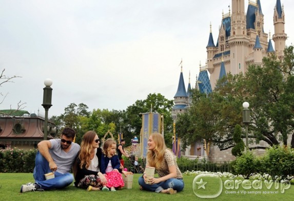Angélica e convidados se divertem nos parques temáticos da Disney