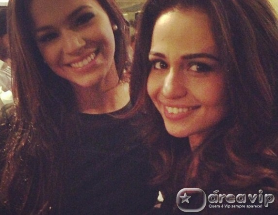 Bruna Marquezine posta fotos de festa com elenco de ‘Salve Jorge’