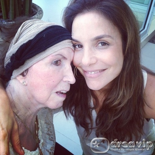Ivete Sangalo posta foto com a mãe de Xuxa