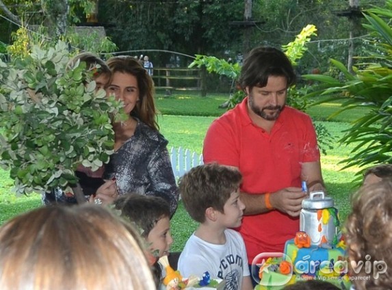 Giovanna Antonelli e Murilo Benício comemoram aniversário do filho