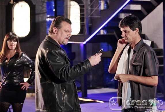 Salve Jorge - Russo encontra caneta-filmadora de Jo