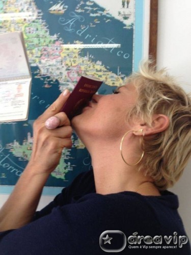 Xuxa recebe cidadania italiana