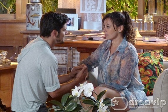 Flor do Caribe - Juliano pede Natalia em casamento