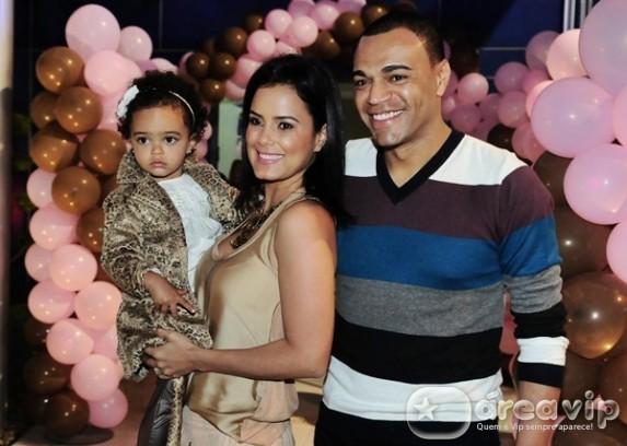 Luciele e Denilson om a filha
