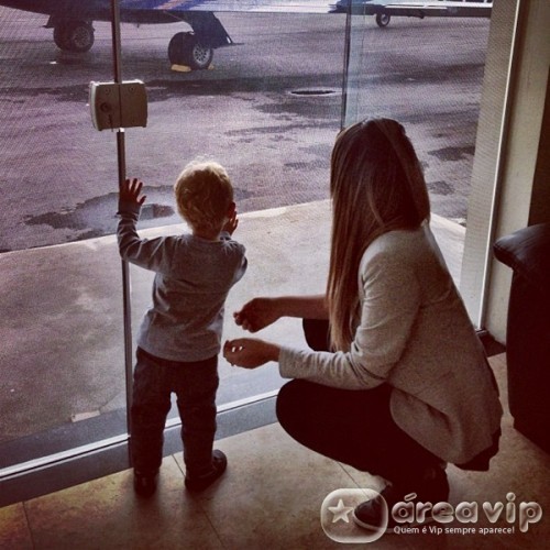 Irmã de Neymar posta foto com o sobrinho