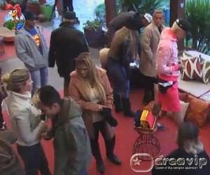 A Fazenda 6 - Peoes fazem atividade